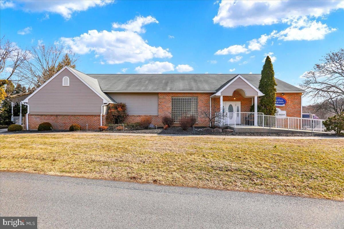 5 OLD WERNERSVILLE Road unit: 1 Main Level