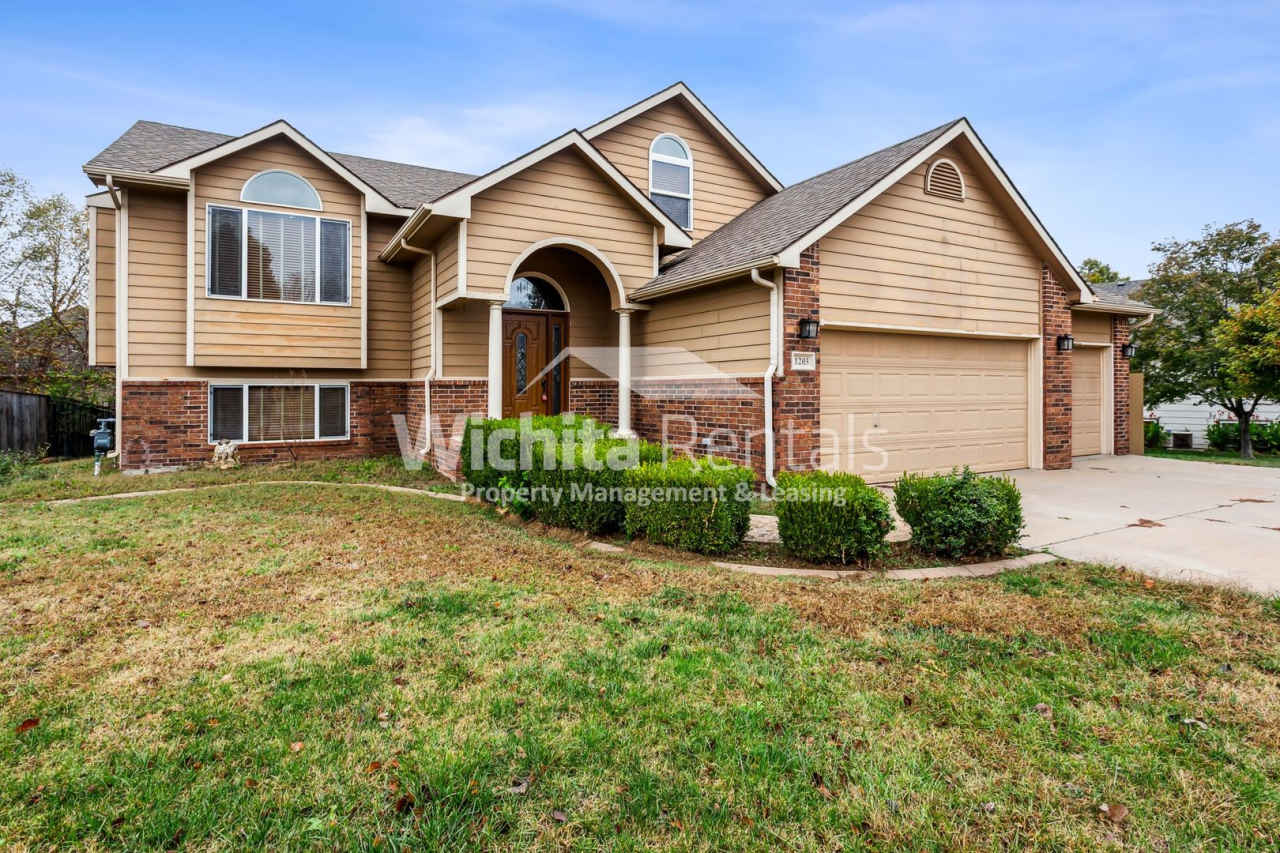 5 bedroom 3 bath home in Derby