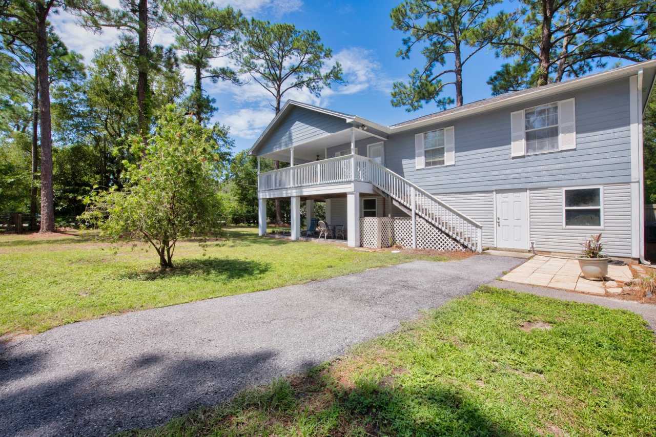 Updated Soundside Beauty Just Steps from the Boat Ramp