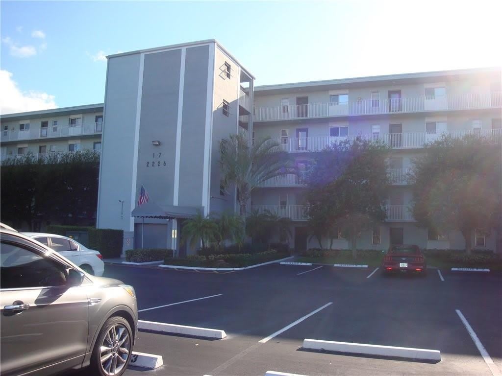 2226 N Cypress Bend Dr