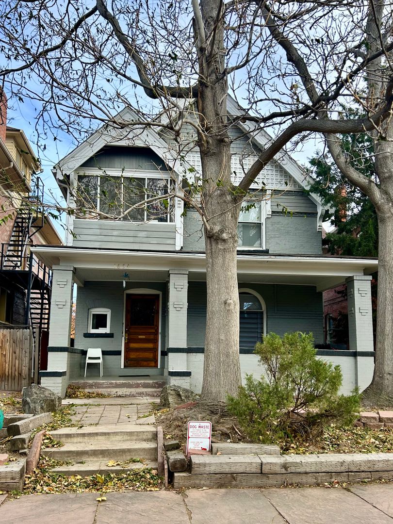 2 Bedroom Apartment on Main Level in Victorian Era House