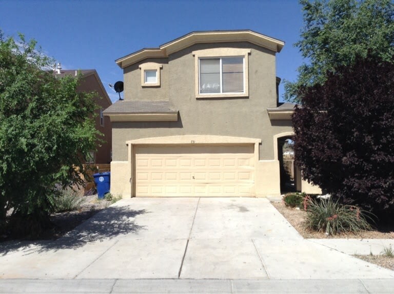 Spacious 2 story, 3br, 2.5b, 1,860sq ft, open floor plan with loft