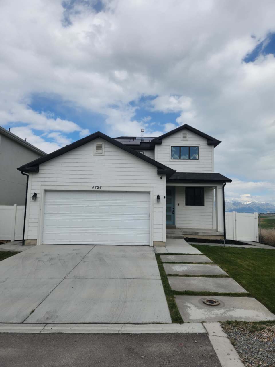 4724 East Lake Corner Drive