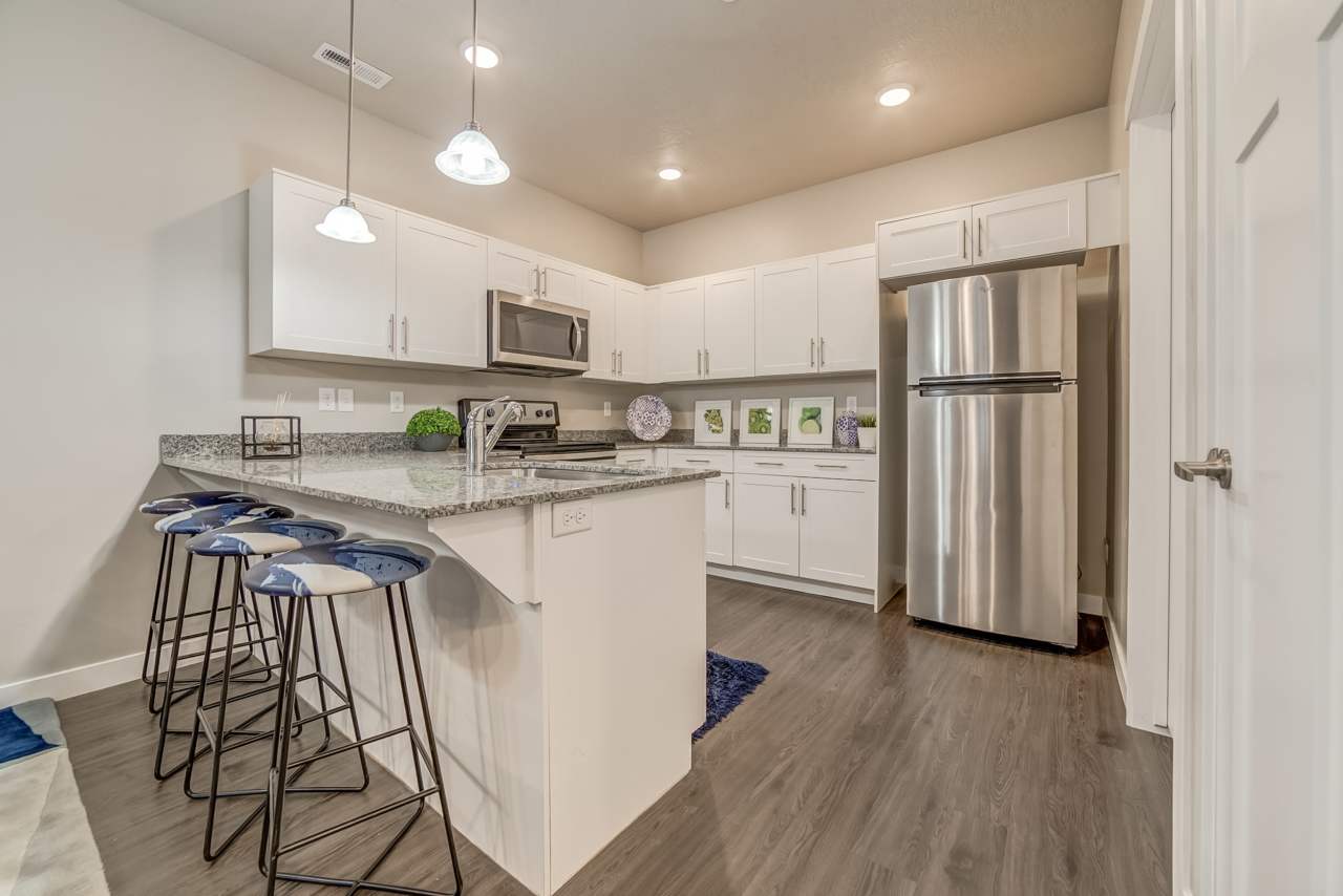 594 E 250 N Unit 203