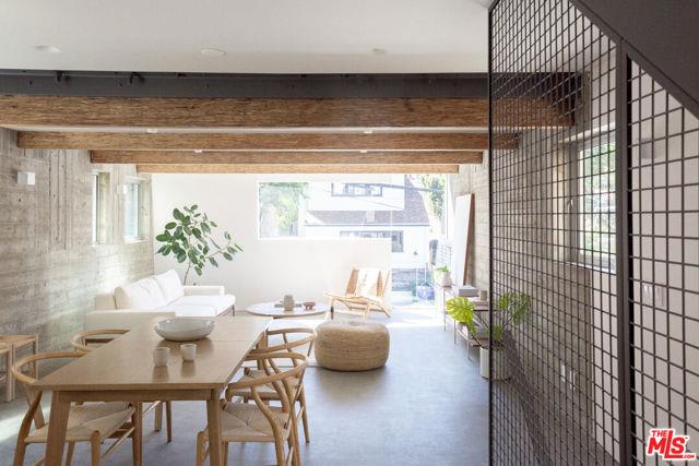 8872 Wonderland Avenue