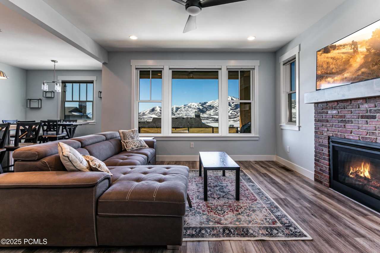 11901 N Shoreline Drive