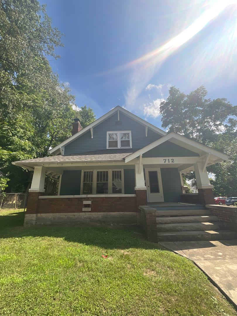 712 East Cottage Grove Avenue