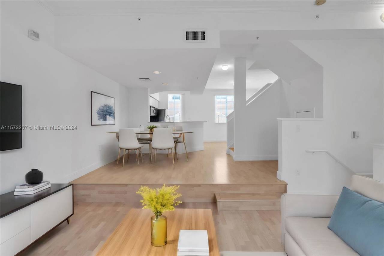 2921 Northeast 185th Street