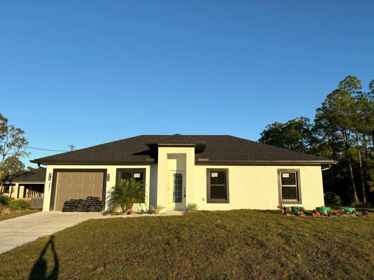Single family for rent in Lehigh Acres Zip code 33974. 3bed/2baths. NEW CONSTRUCTION. Rapid approval.