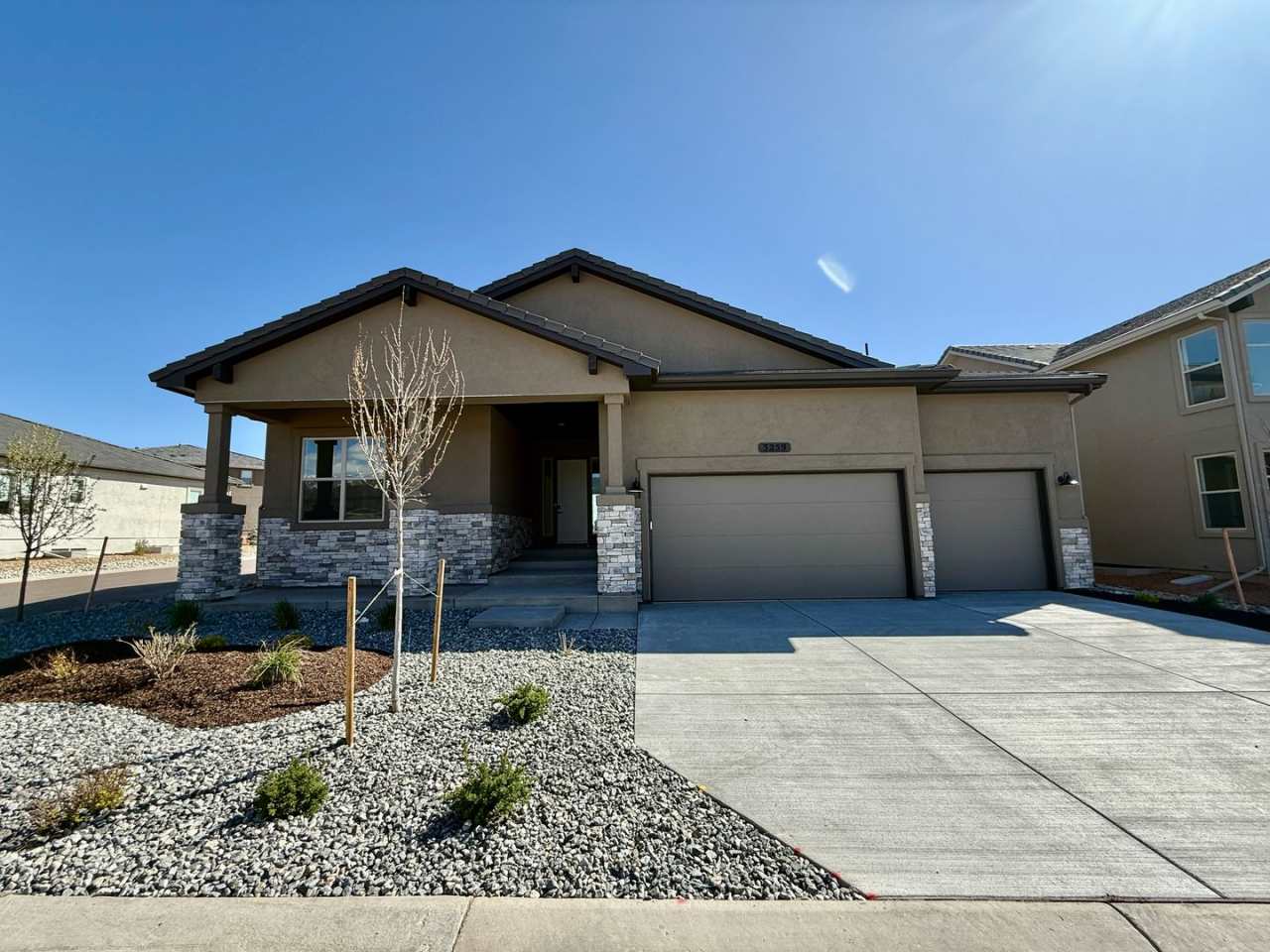 GET 2 WEEKS FREE. Luxury Living in Kissing Camels – move in By October 1St