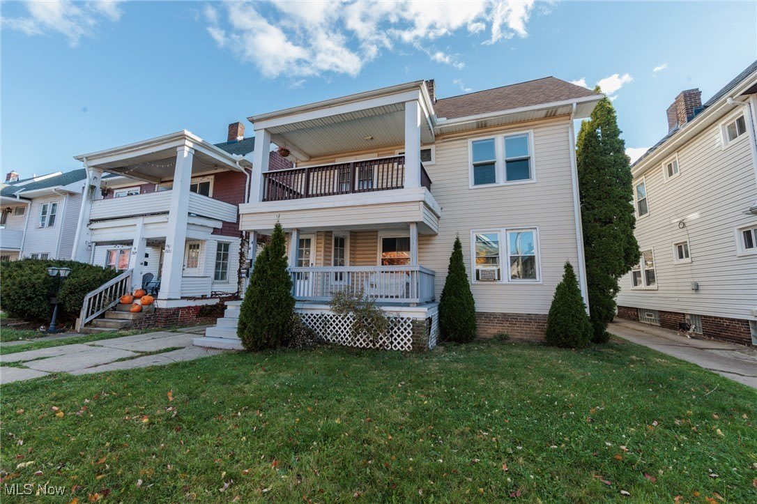 2035 Chesterland Avenue unit: Up