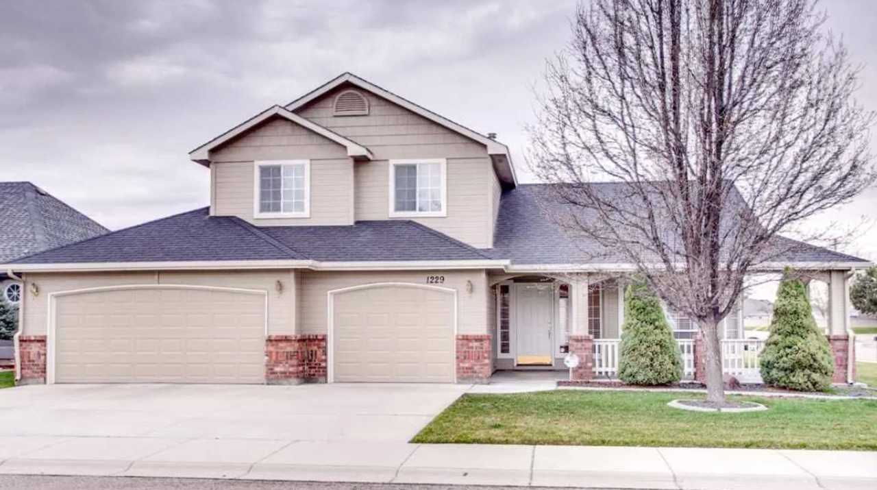 Terrific Home In Amazing Neighborhood!
