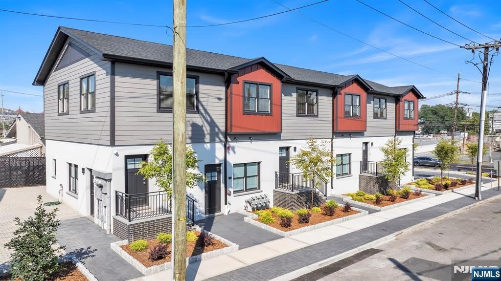 615 Schuyler Avenue A