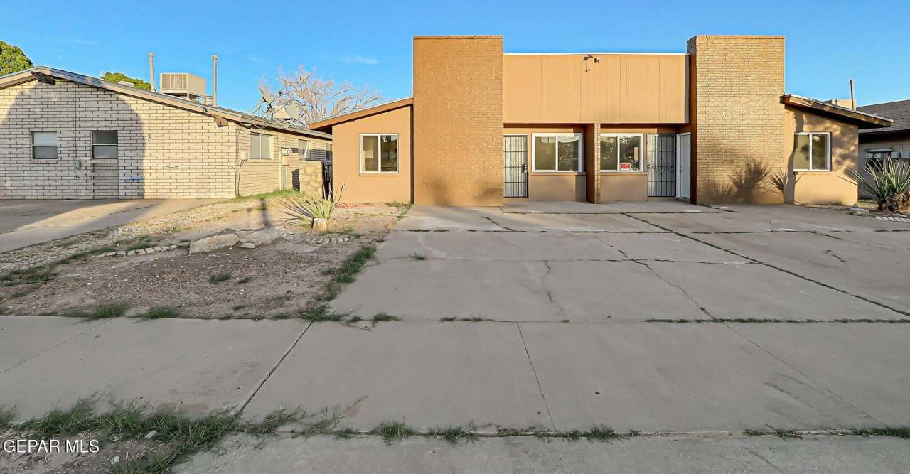 3016 GLEN Drive unit: A&B