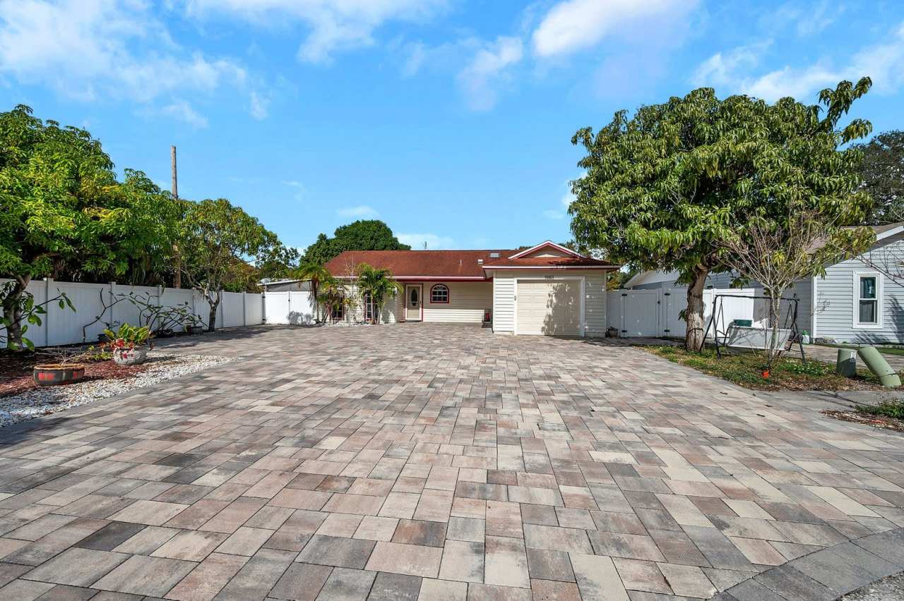 Secluded Clearwater Charmer on Cul - De - Sac Close to Clearwater Beach | 3 Bedroom | 2 Bathroom | 1 Car Garage