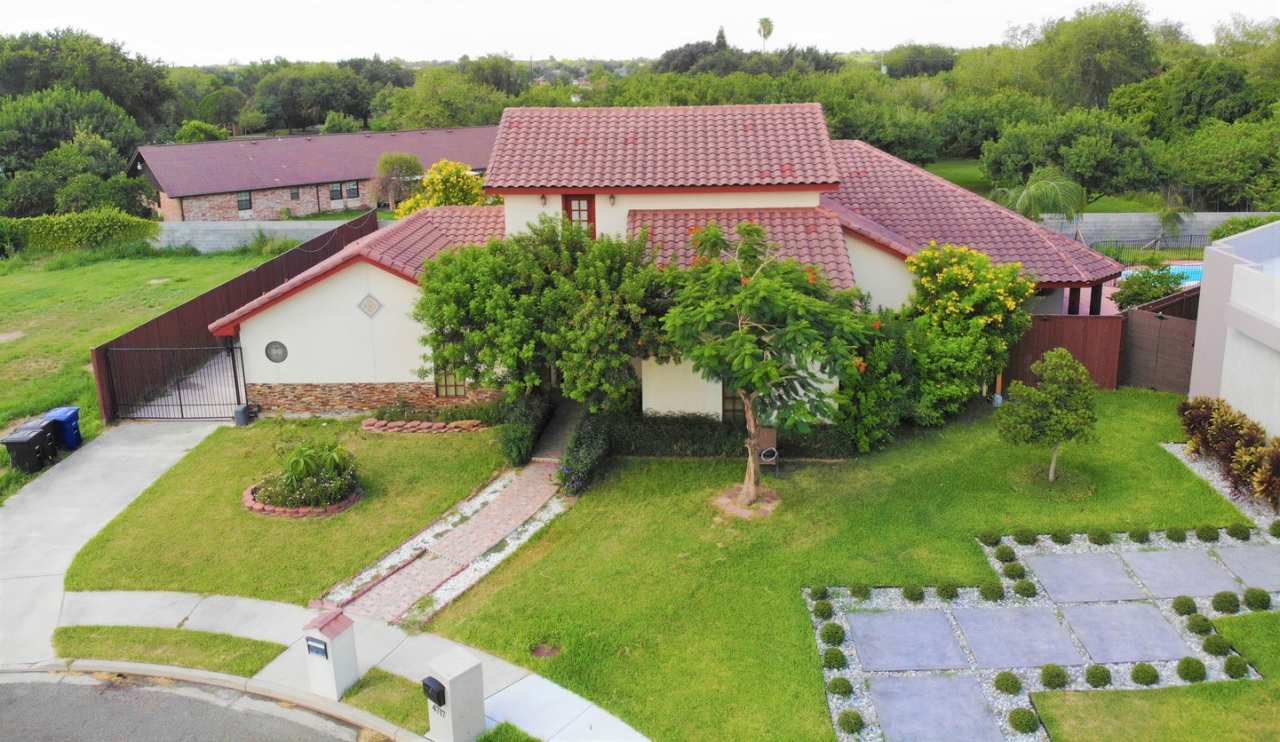 4Bed/3.5Bath WITH A POOL Now available in Mcallen TX (Taylor and 495)