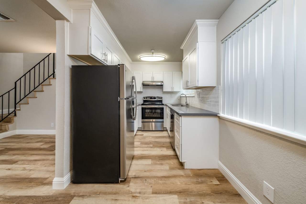 Recently Renovated 2 Bedroom 1 Bath, Two-Level Apartment-Great Midtown location!