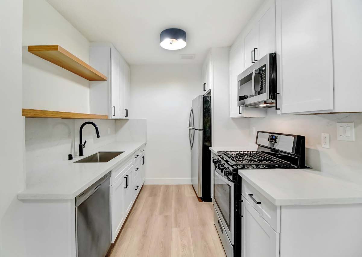 1545 N Laurel