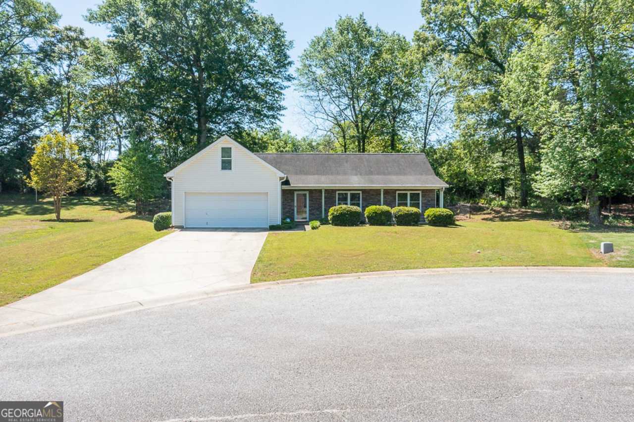 Spacious 4-Bedroom Ranch in Millwood Station – Commerce, GA