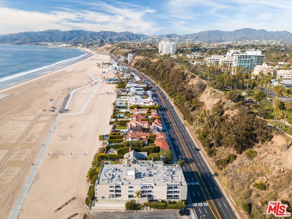 723 Palisades Beach Rd