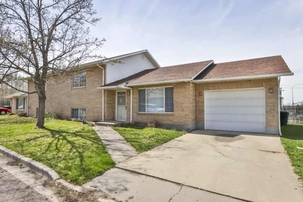 3 Bedroom / 2 Bath Home in Bountiful!