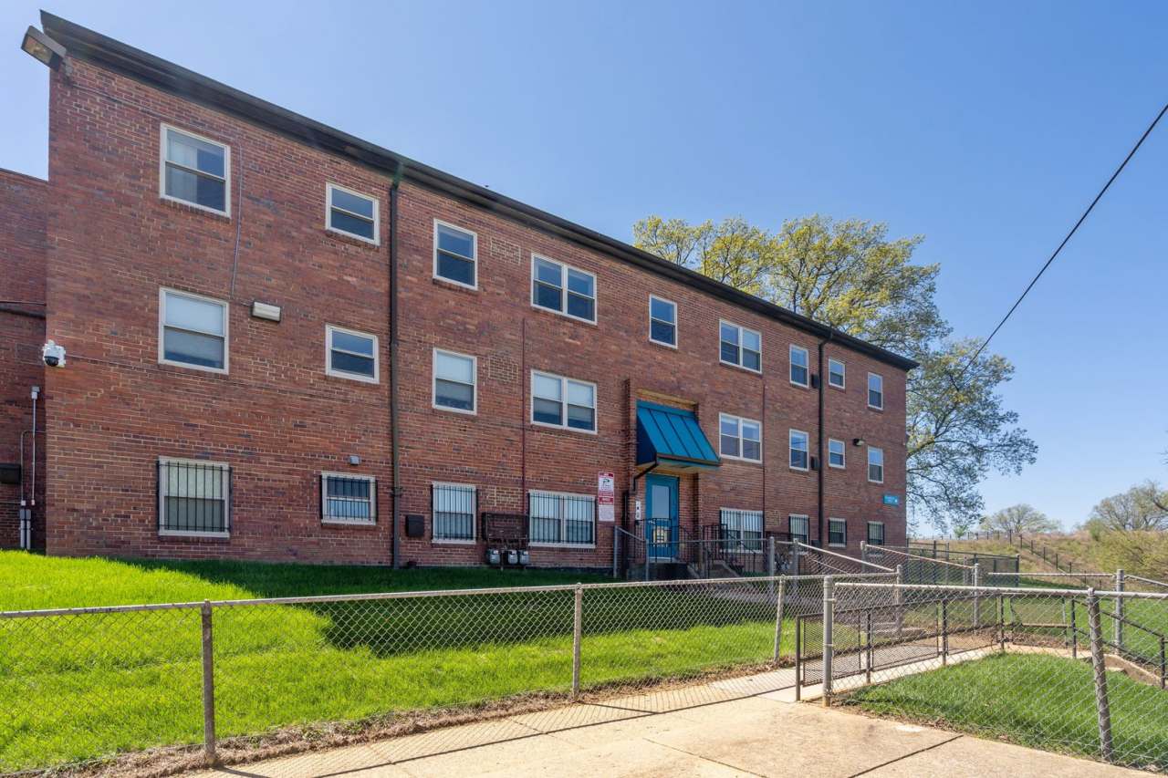 Lovely 3 BR/2 BA Condo in Barry Farm!