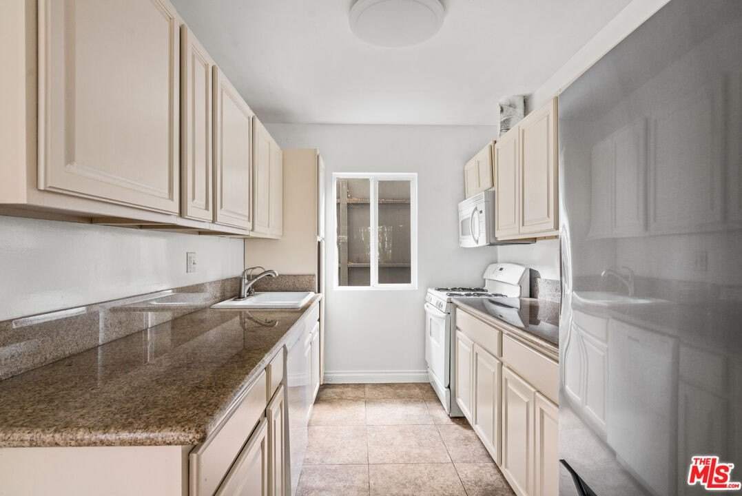 616 Vernon Ave unit: 1