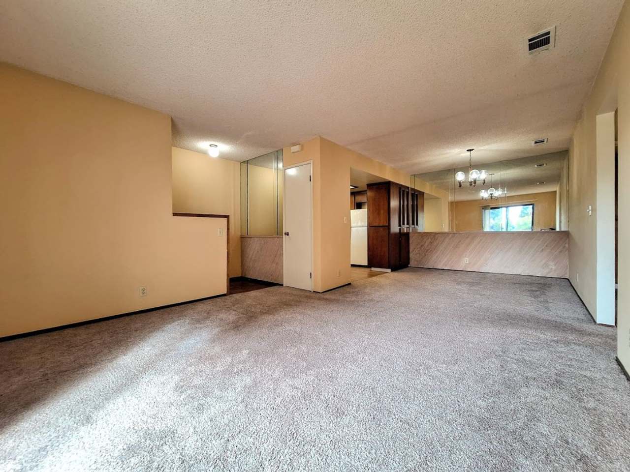 Spacious Second Floor 1bd Condo With Laundry In Unit, Pool, Balcony,  Carport!