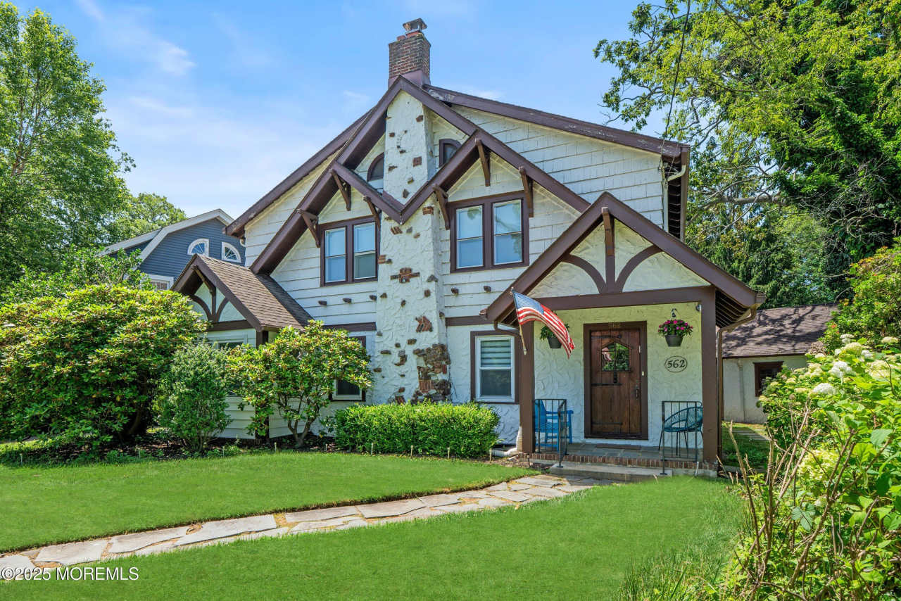 562 N Edgemere Drive