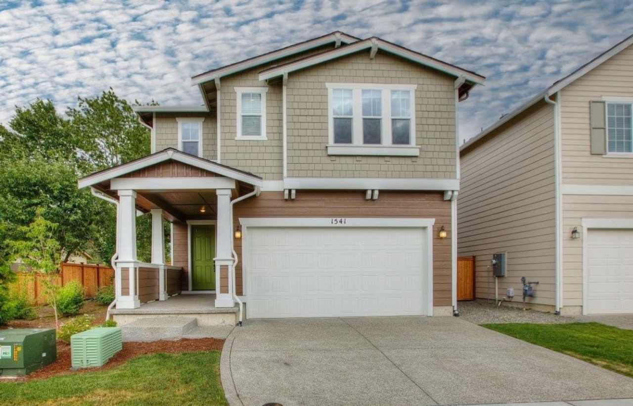 Do Not Miss This One! Beautiful House, Great Area!