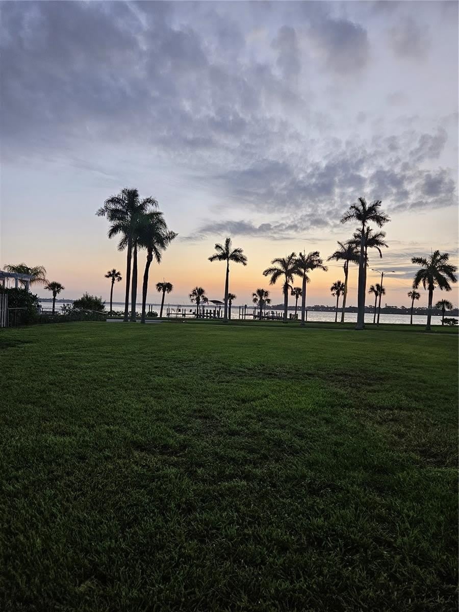 315 CRESCENT COURT E