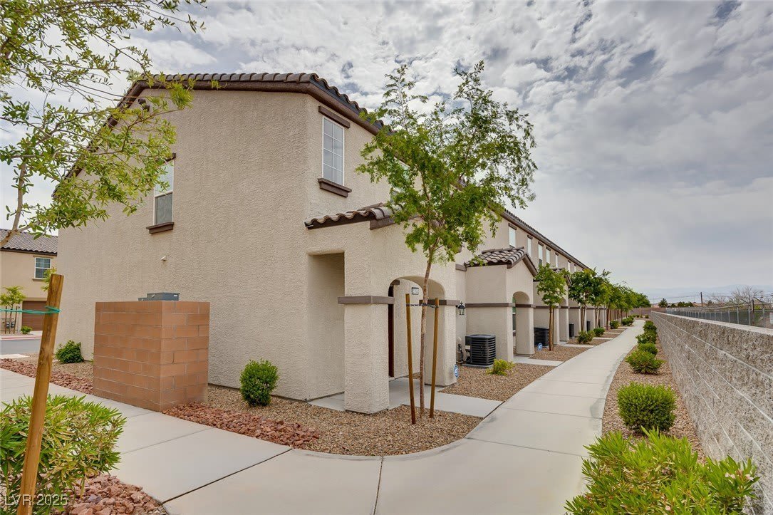 5164 Steep Cliffs Avenue