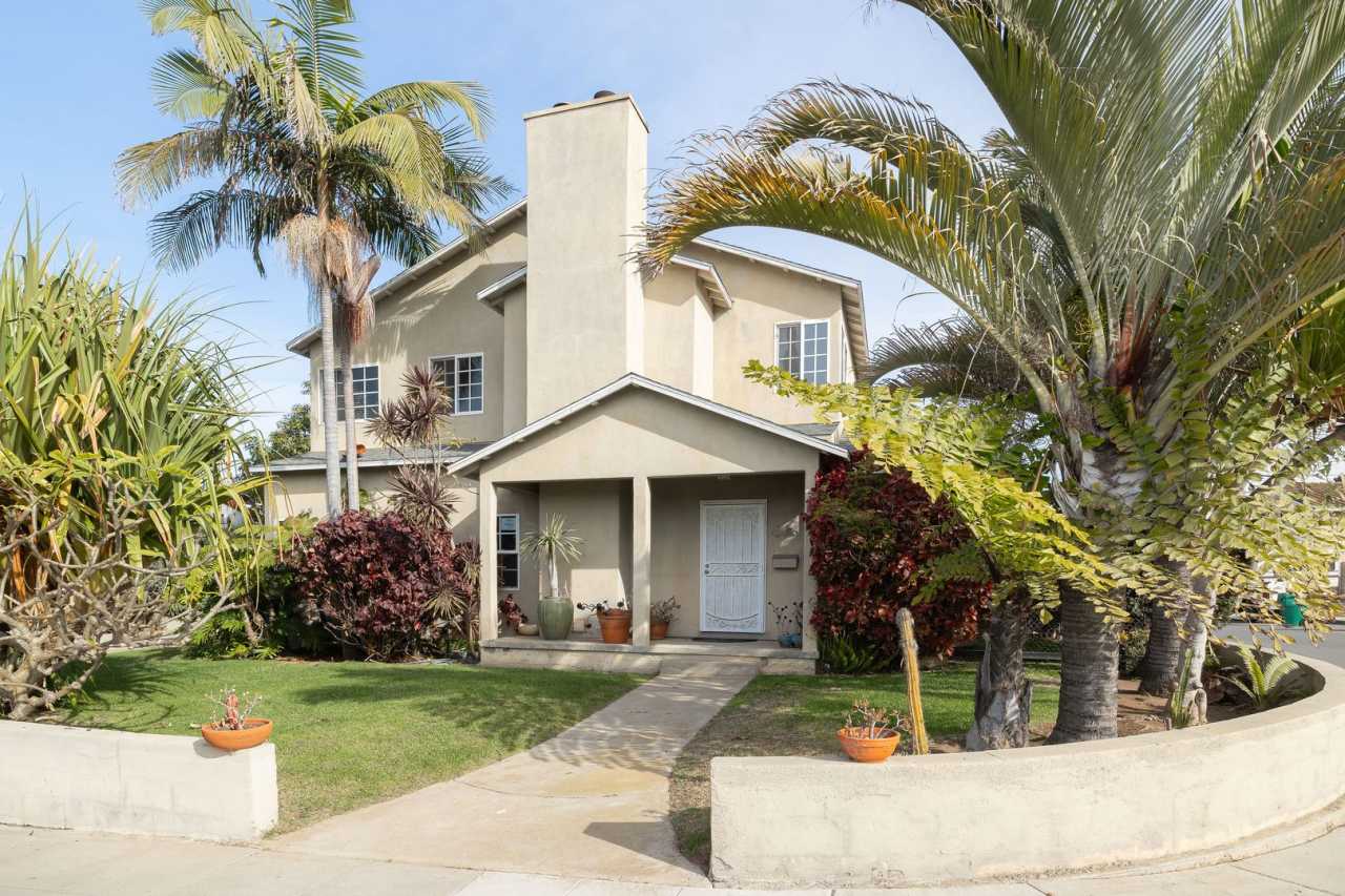 Rarely available 3 bedroom single family home in Sunset Cliffs!