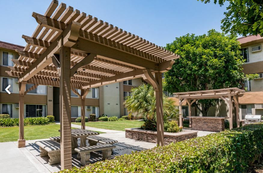 The Pointe at College Place Apartments