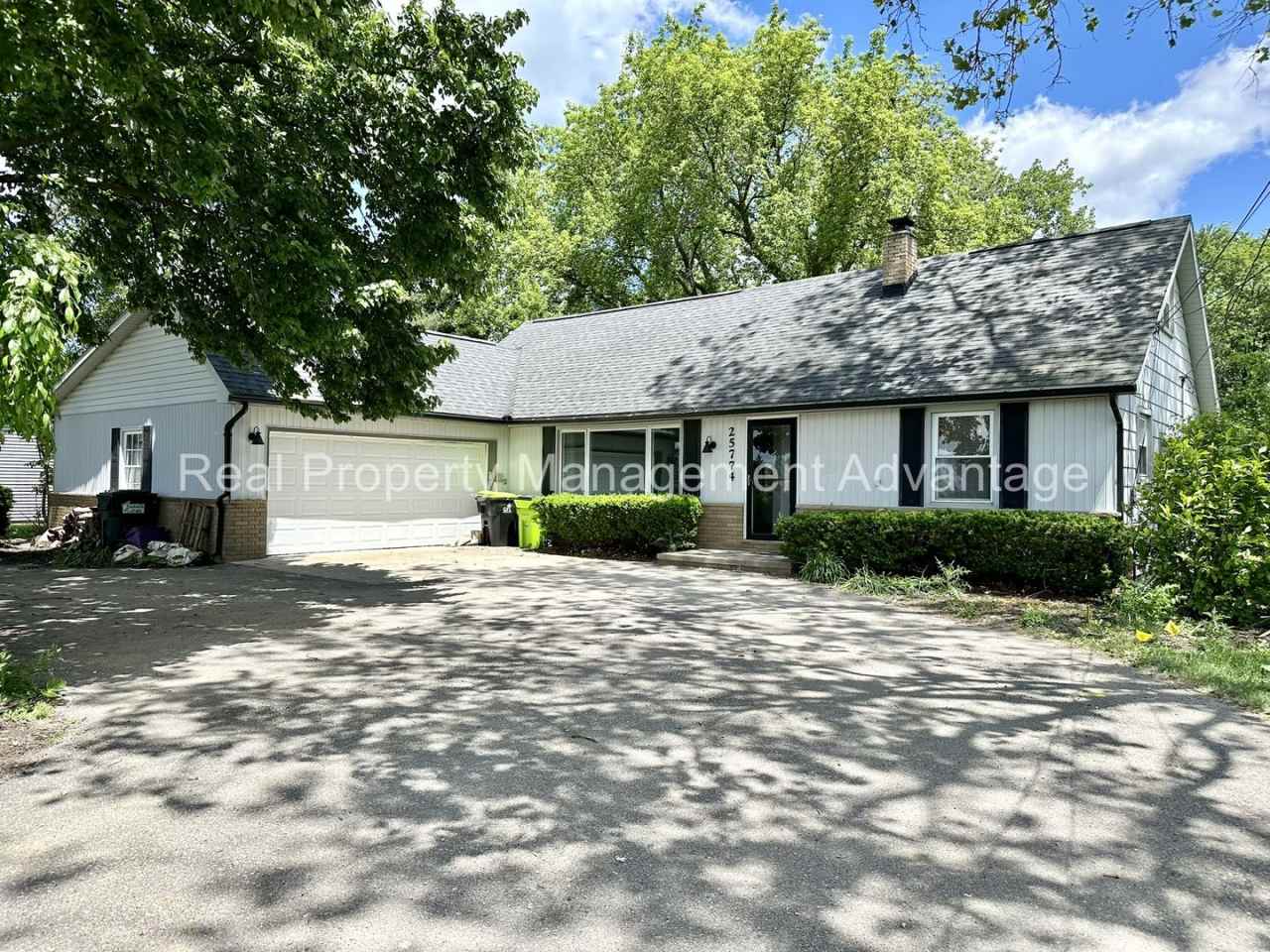 Novi Charmer with 4 Bedrooms and 2 Full Baths