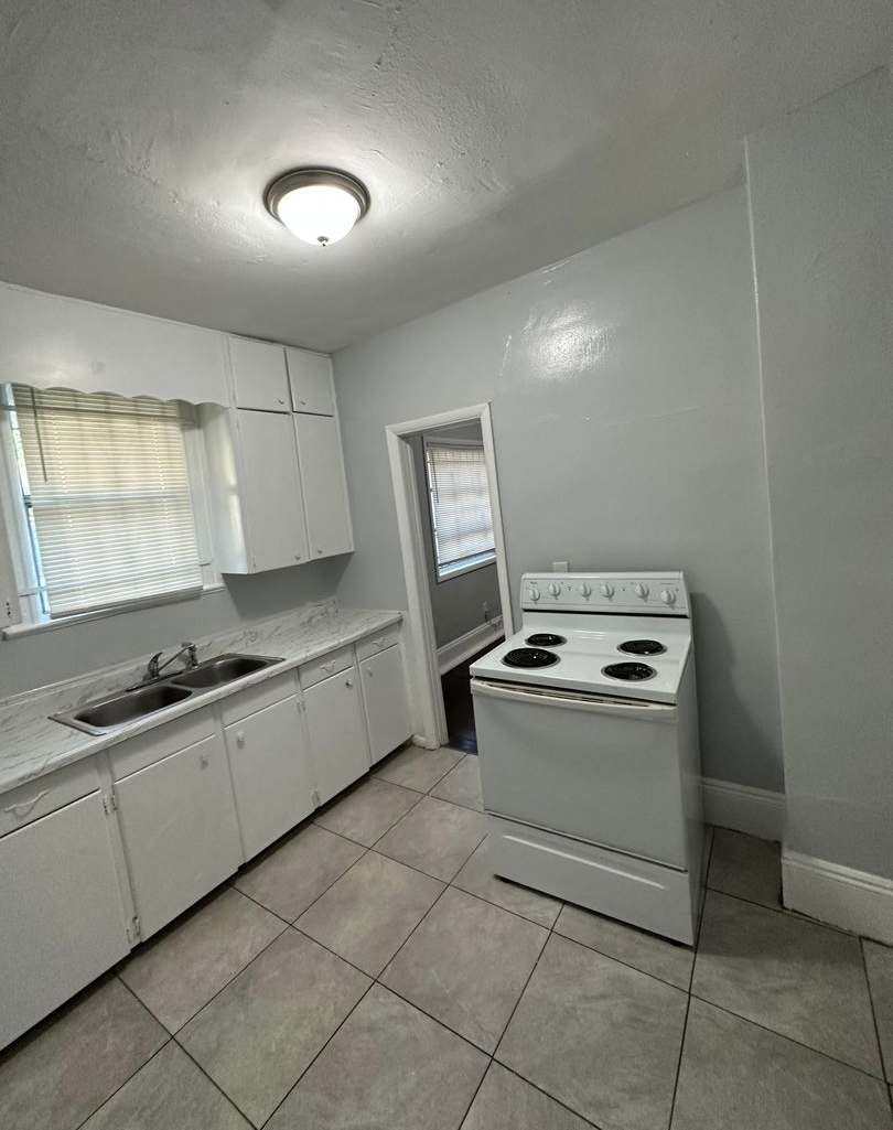 Fully Renovated 2/1 Single Family Ready to Move In!!!