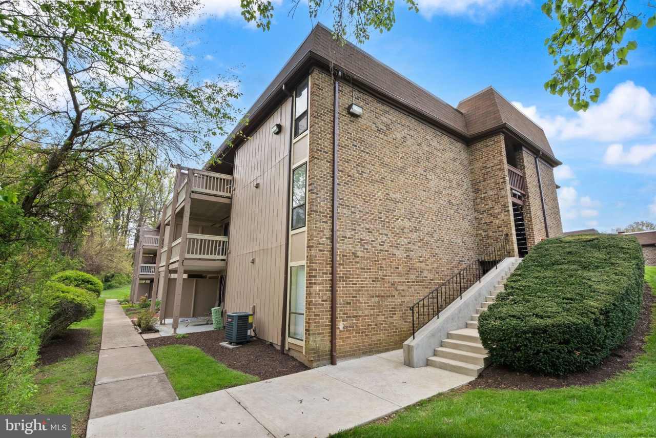 8511 BARRINGTON COURT