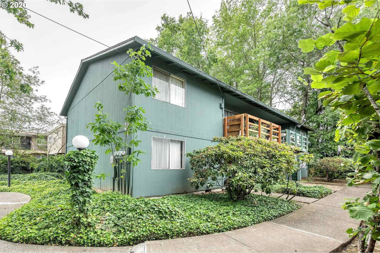 12406 SW 14th Street ~ MOVE IN SPECIAL $500 Off 1st Month's Rent!