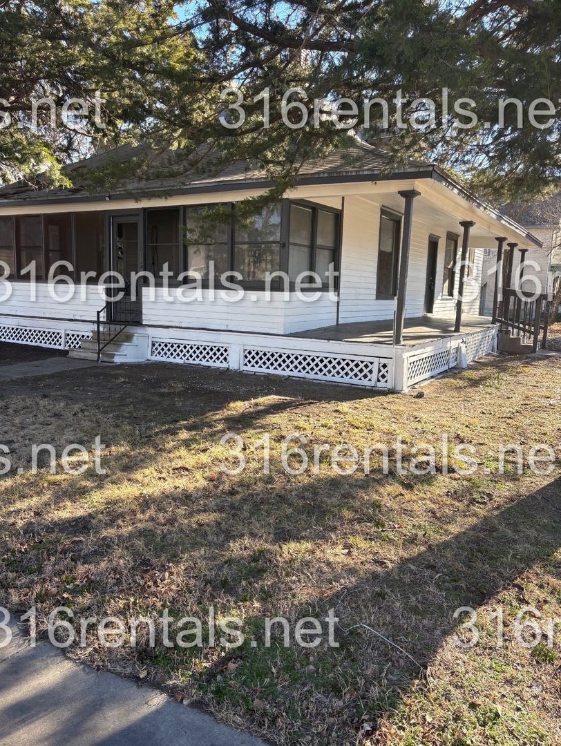 $950 - 3 bed 1 bath - Single Family Home
