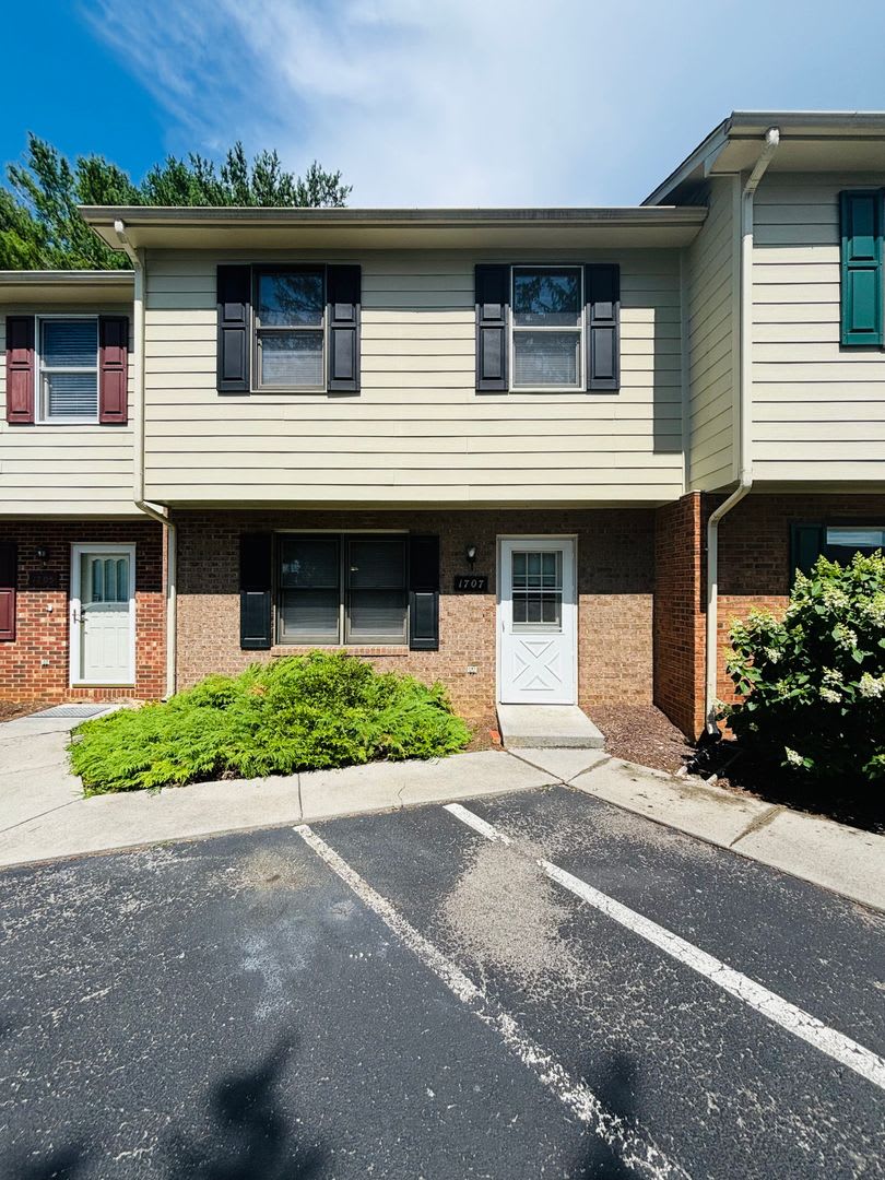 3 Bedroom, 3 Bath Townhouse