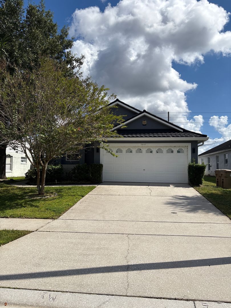 Spacious 4-Bedroom Pool Home in Indian Creek – Kissimmee, FL