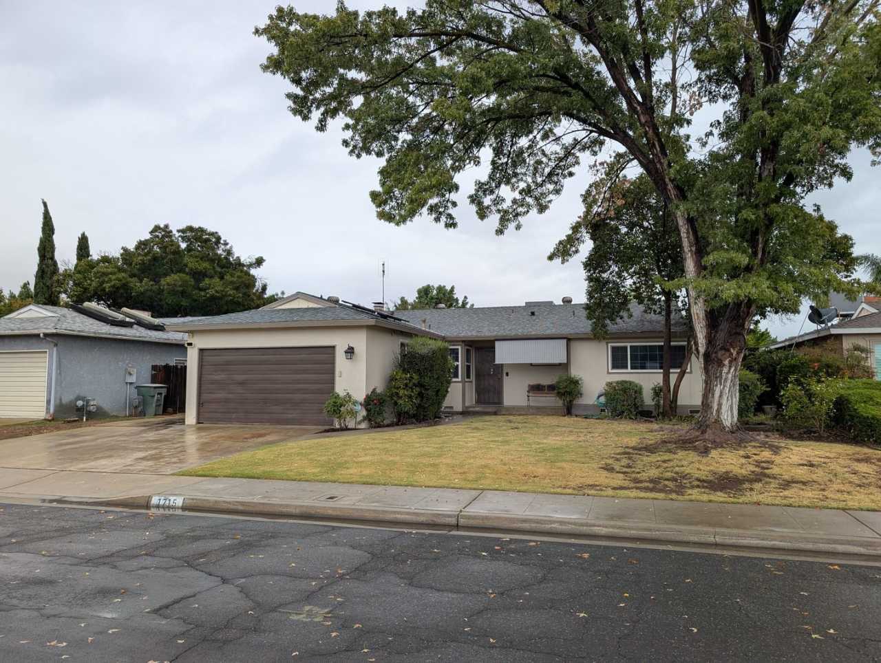 Nice 3 bedroom 2 bathroom Clovis home with modern updates, a nice floor plan and solar. Clovis community and Clovis schools. Solar is owned, potentially providing a huge benefit!
