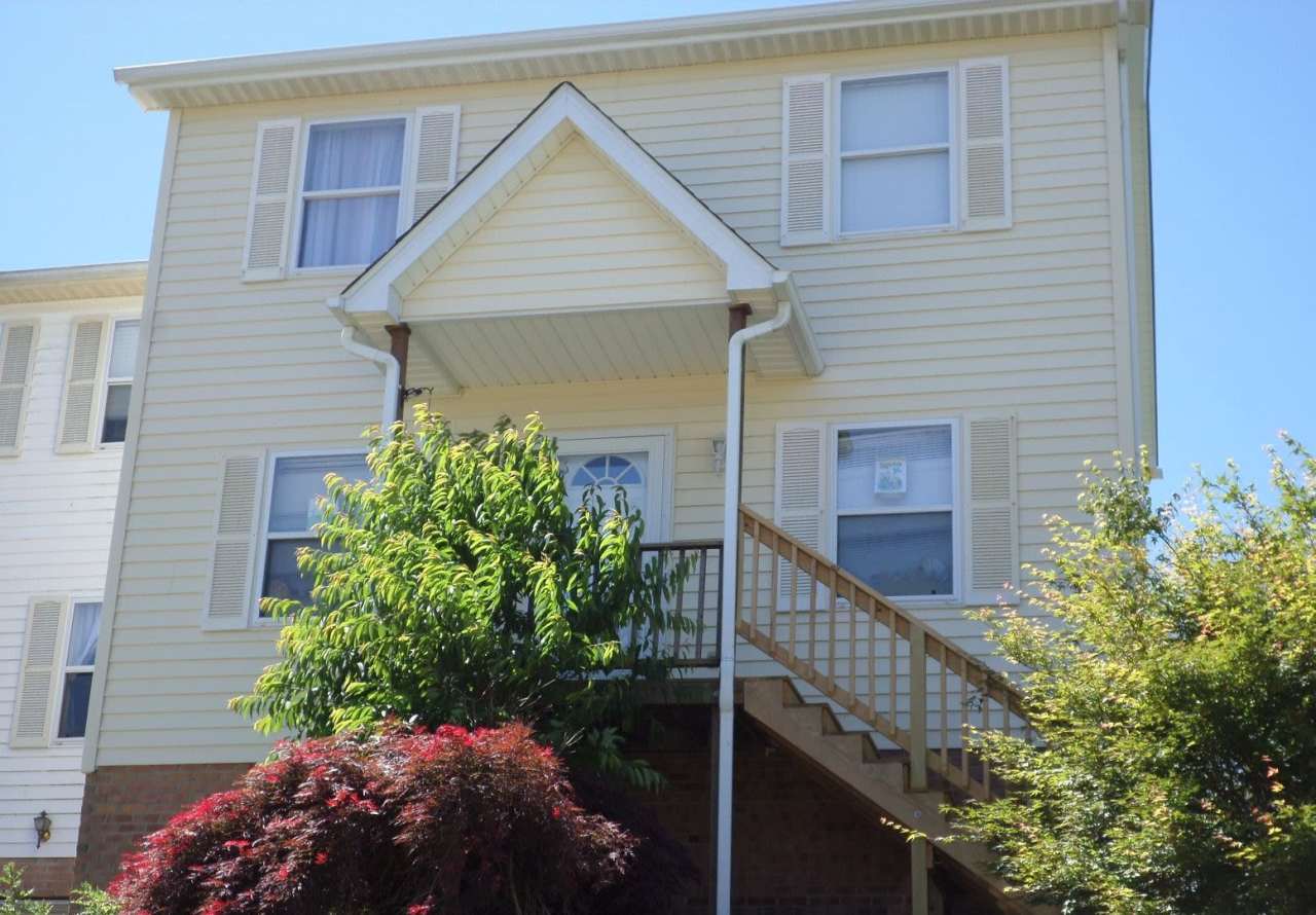 3 Bedroom 2.5 Bath 1 Car Garage Duplex