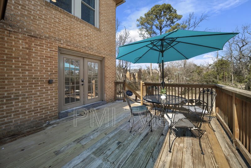 210 East Dobbs Street