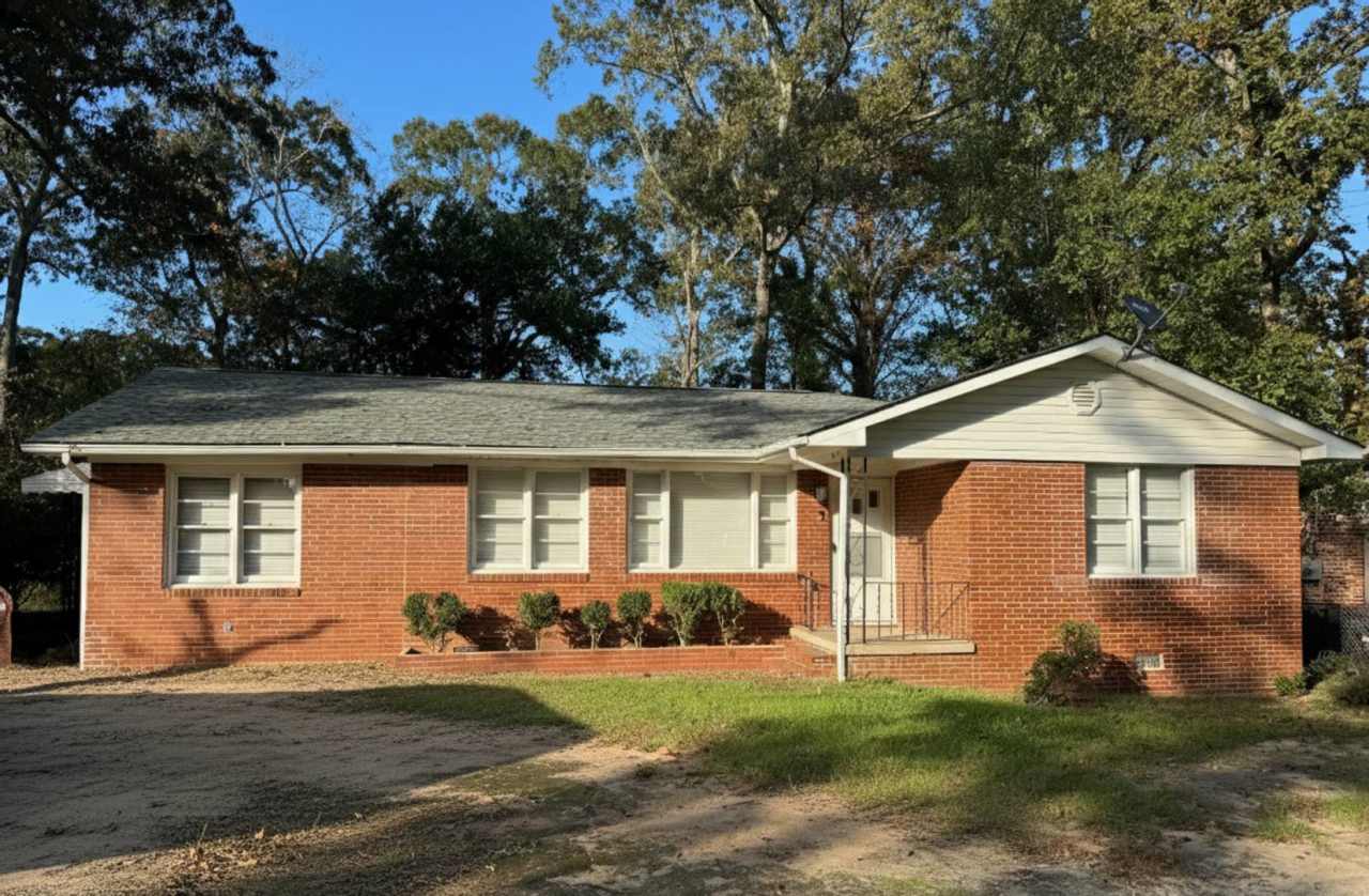 Beautiful 4 Bed, 2 Bath Brick Home Near Robins Air Force Base!