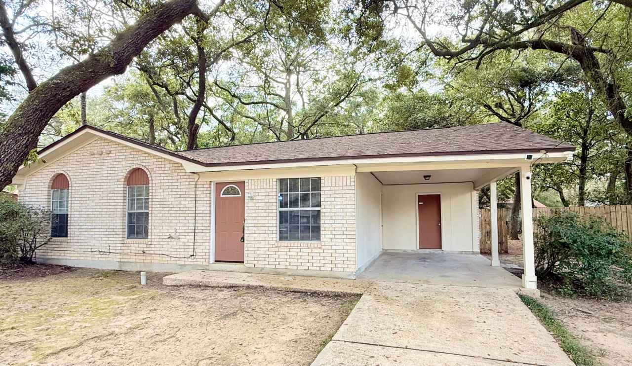 Quaint 3-Bedroom Home - Fenced Yard