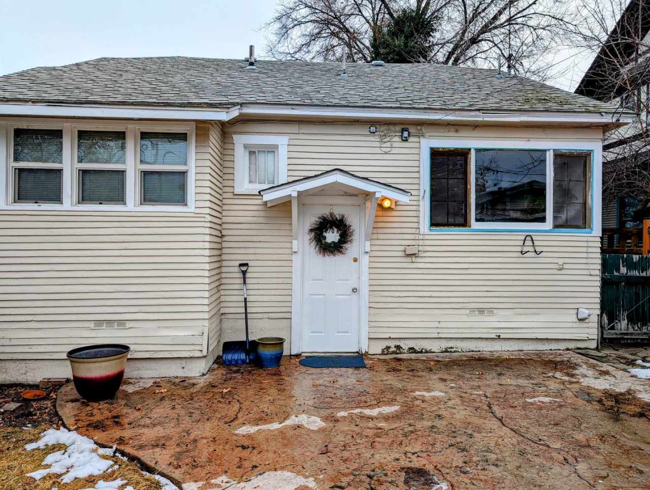 Fully Furnished, 1 Bedroom Basement Apartment! Short Term Rental!