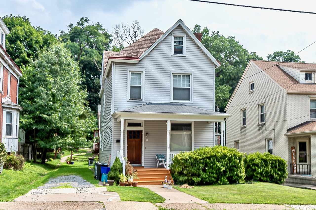 *** Bellevue * Lovely  Large 3 Bedroom House * Pet Friendly * Renovated  Spacious * Granite  Stainless Appliances * Available Now ***