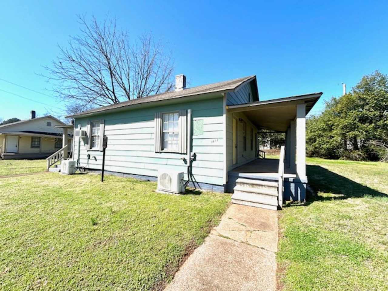 ONE BEDROOM/ONE BATH - CONVENIENT LOCATION!