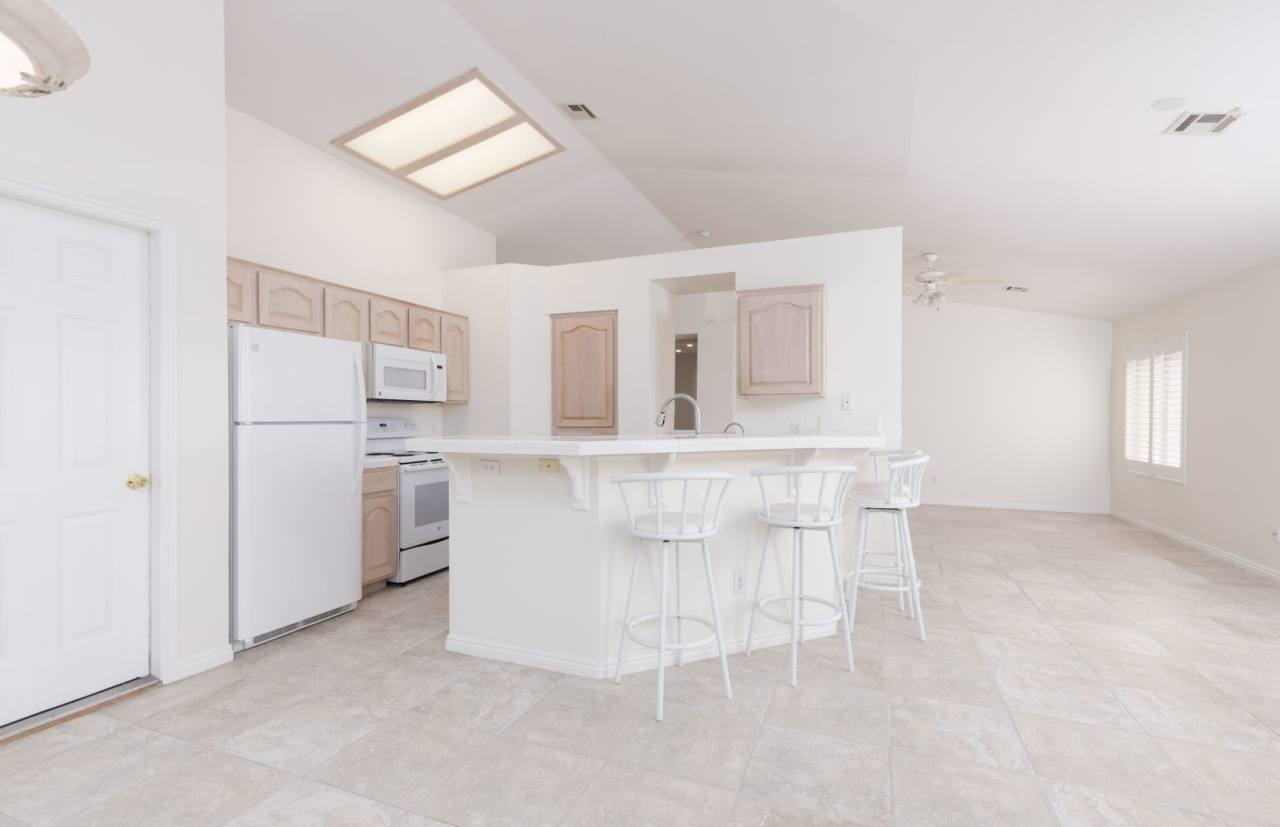 3-bedroom 2-bathroom town house with a double car garage, freshly painted and new carpet.